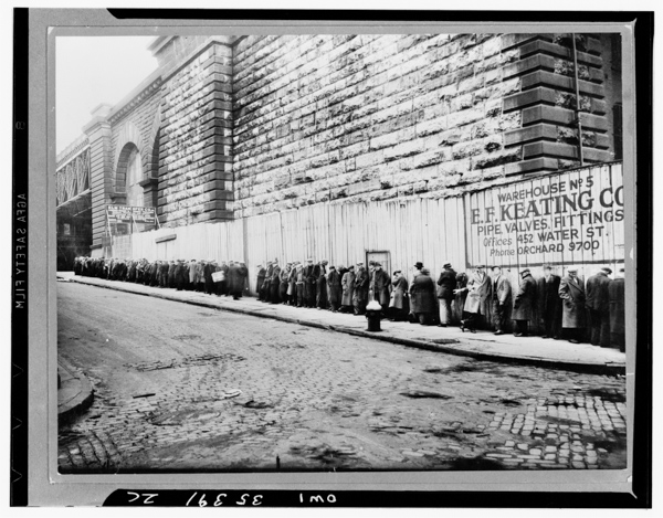 Photo showing bread line in New York during the great depression.